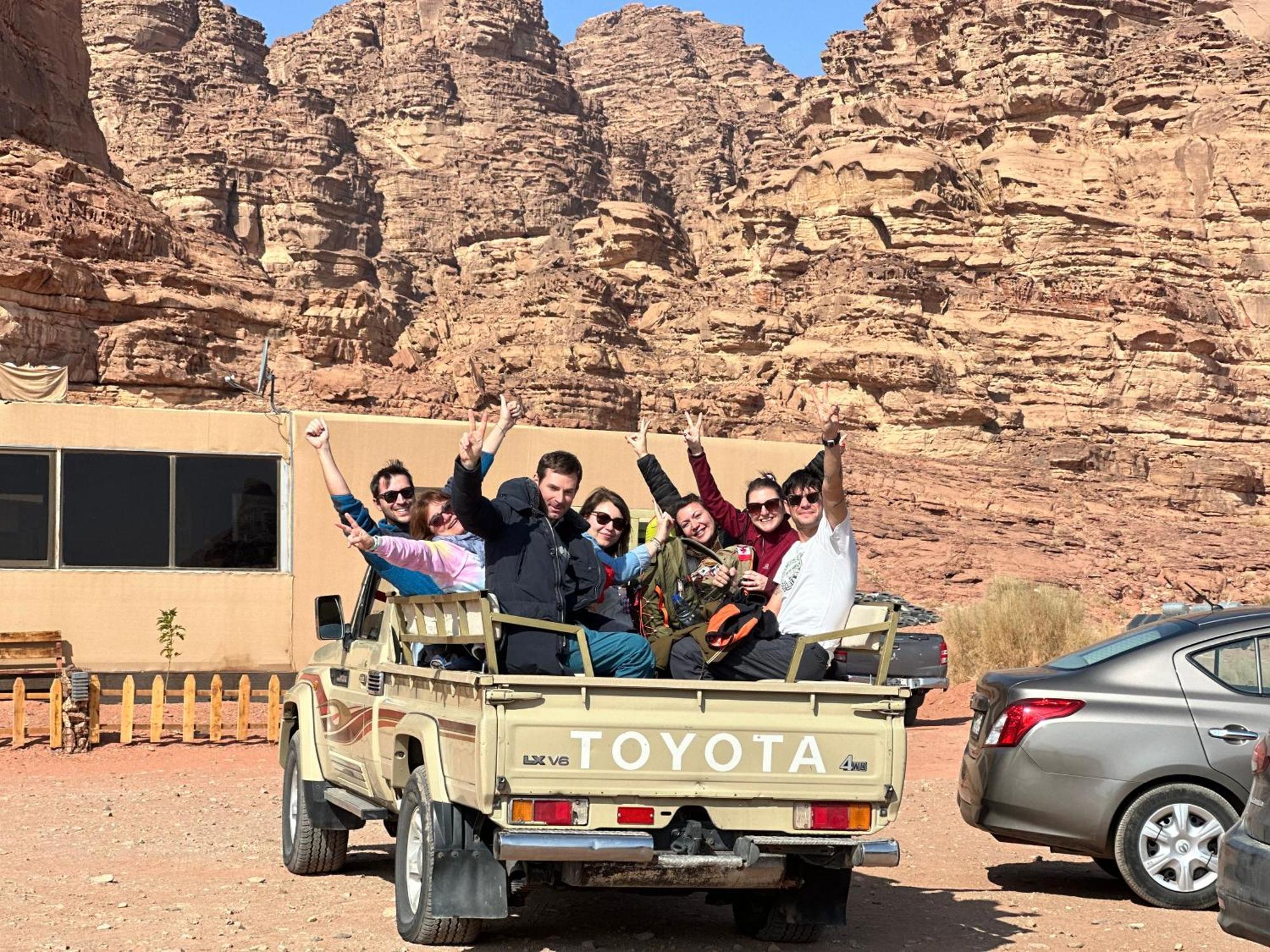 Wadi Rum Sunset Camp Eksteriør billede